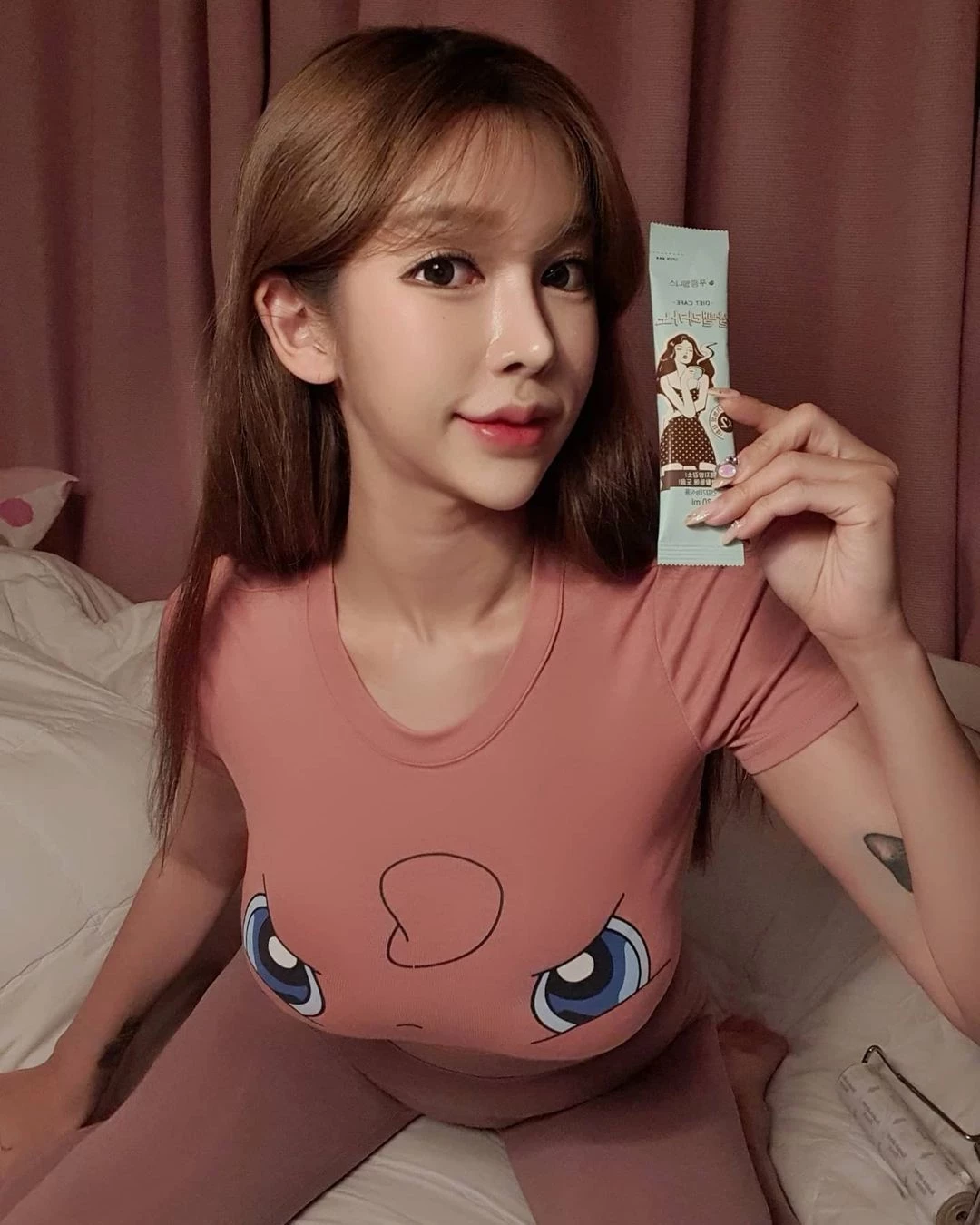  셔니블리 胸前一座巨山隆起....又圆又大形状很可以 第9张