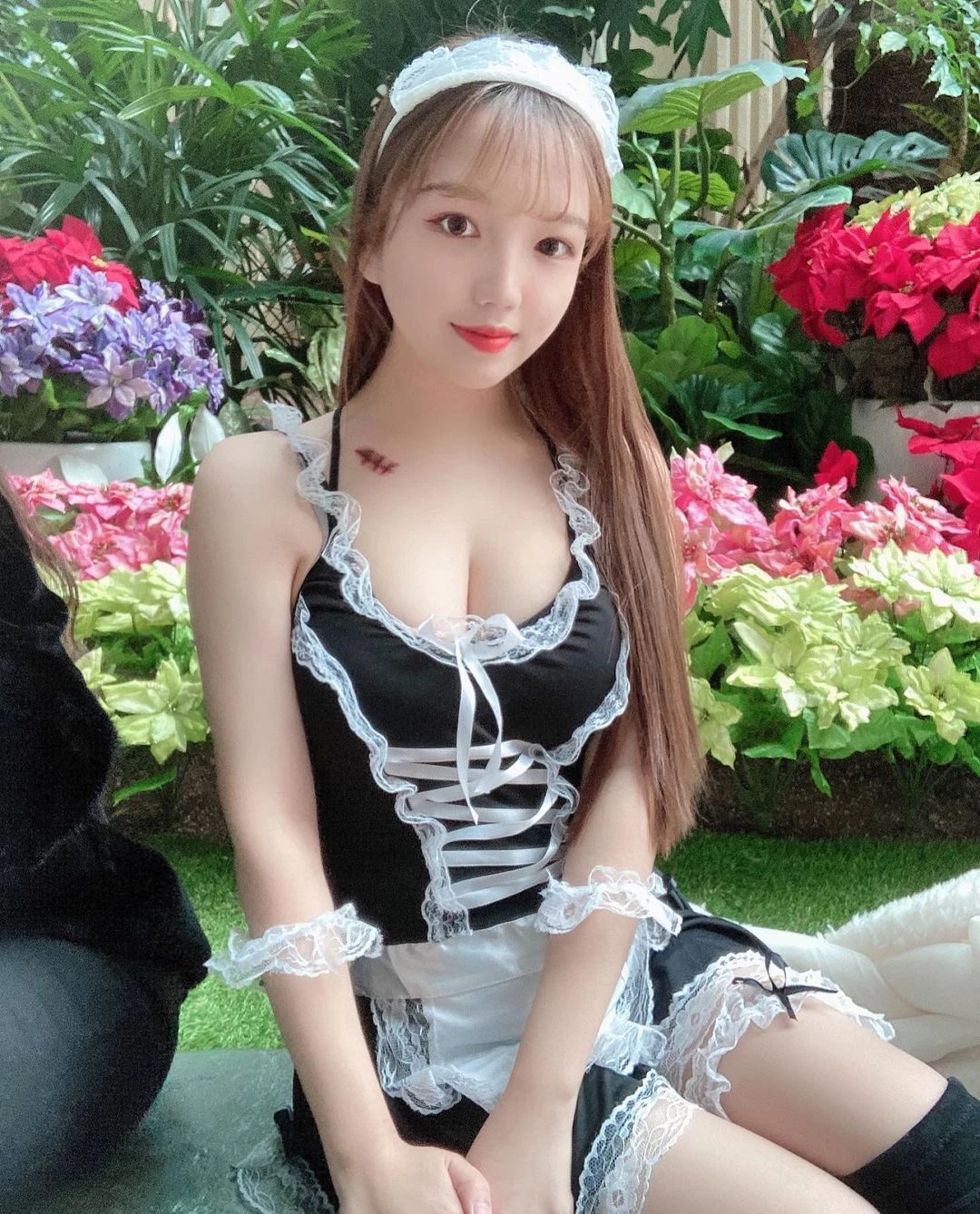  韩国爆乳妹윤블리 童颜外表下还藏白嫩长辈....搭配太梦幻 第1张