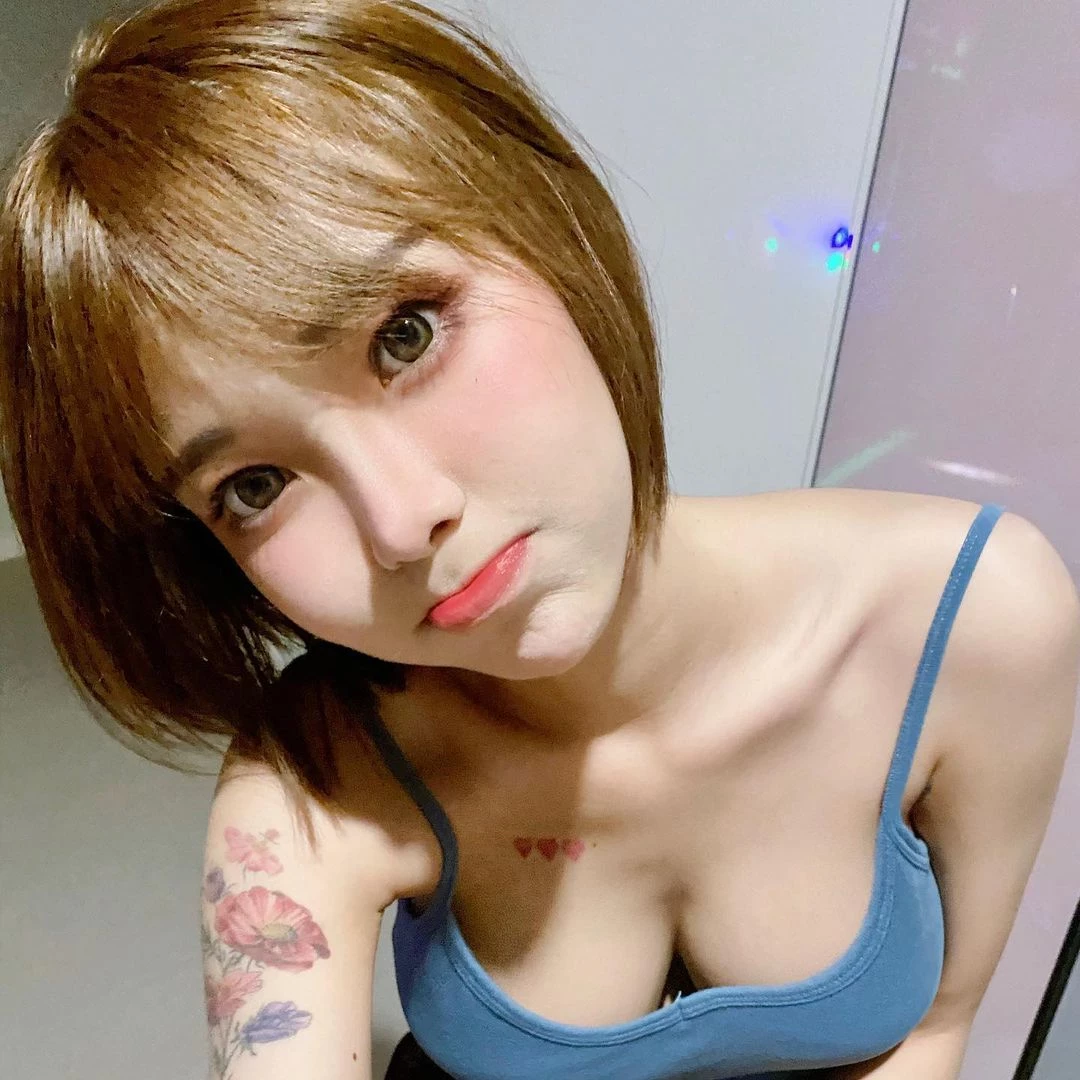  Mina 민아 长辈太饱满！超满乳量呼之慾出 发育真好 第17张
