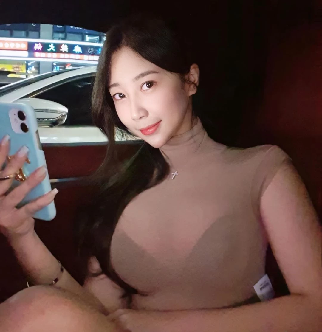  韩国巨乳妹김 수정 丰满上围吸睛程度直破表 第13张