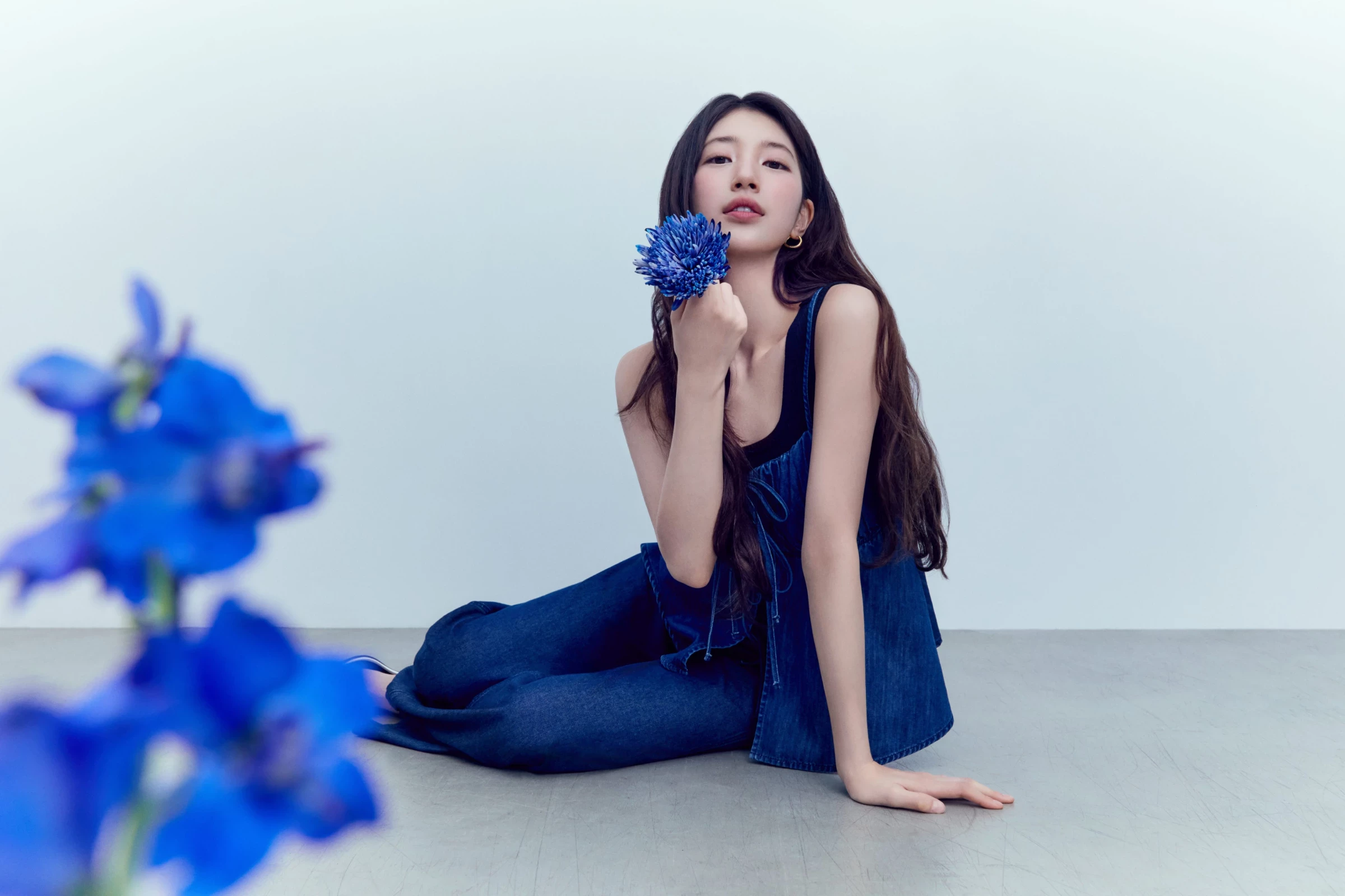  수지(SUZY) 게스 25SS 컬렉션 화보② 第8张