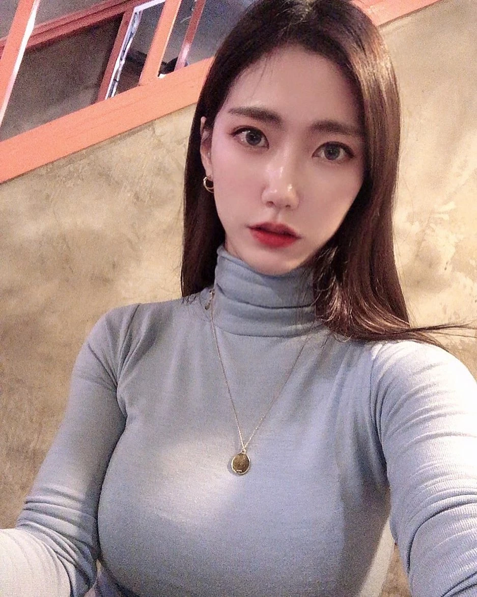  韩国妹아라 白白重重的乳量招来好多讚啊! 第3张