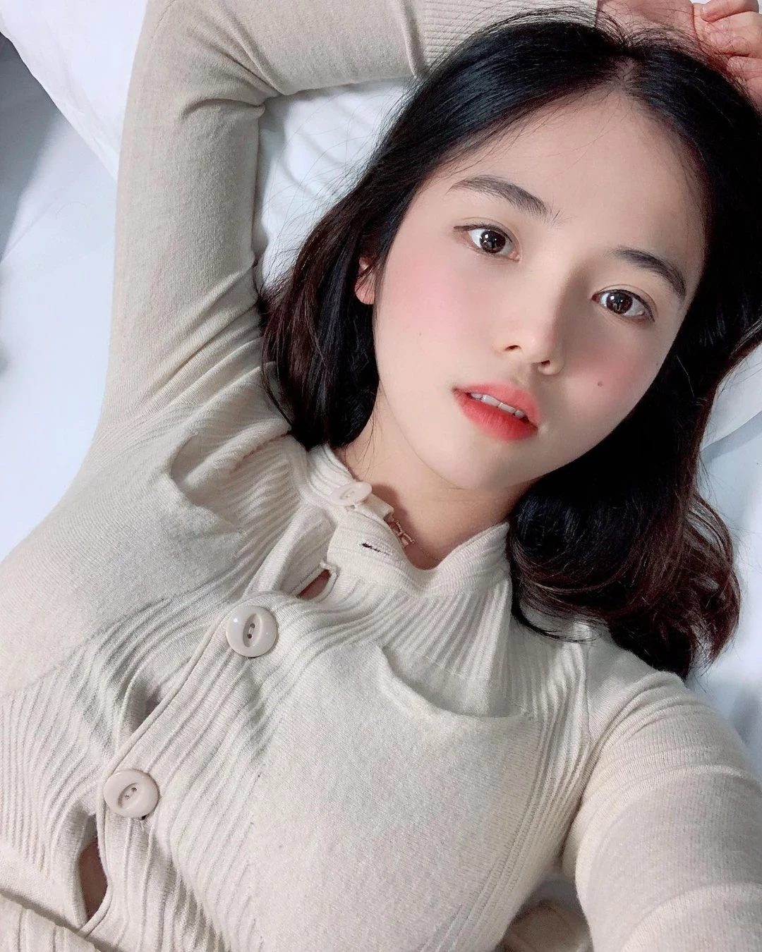  유주 「不用挤就有超深乳沟」...身材曲线一看就硬 第5张