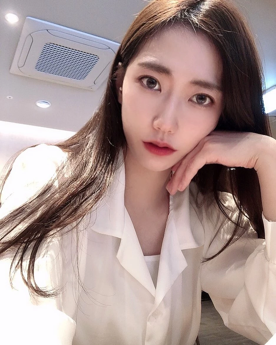  韩国妹아라 白白重重的乳量招来好多讚啊! 第9张
