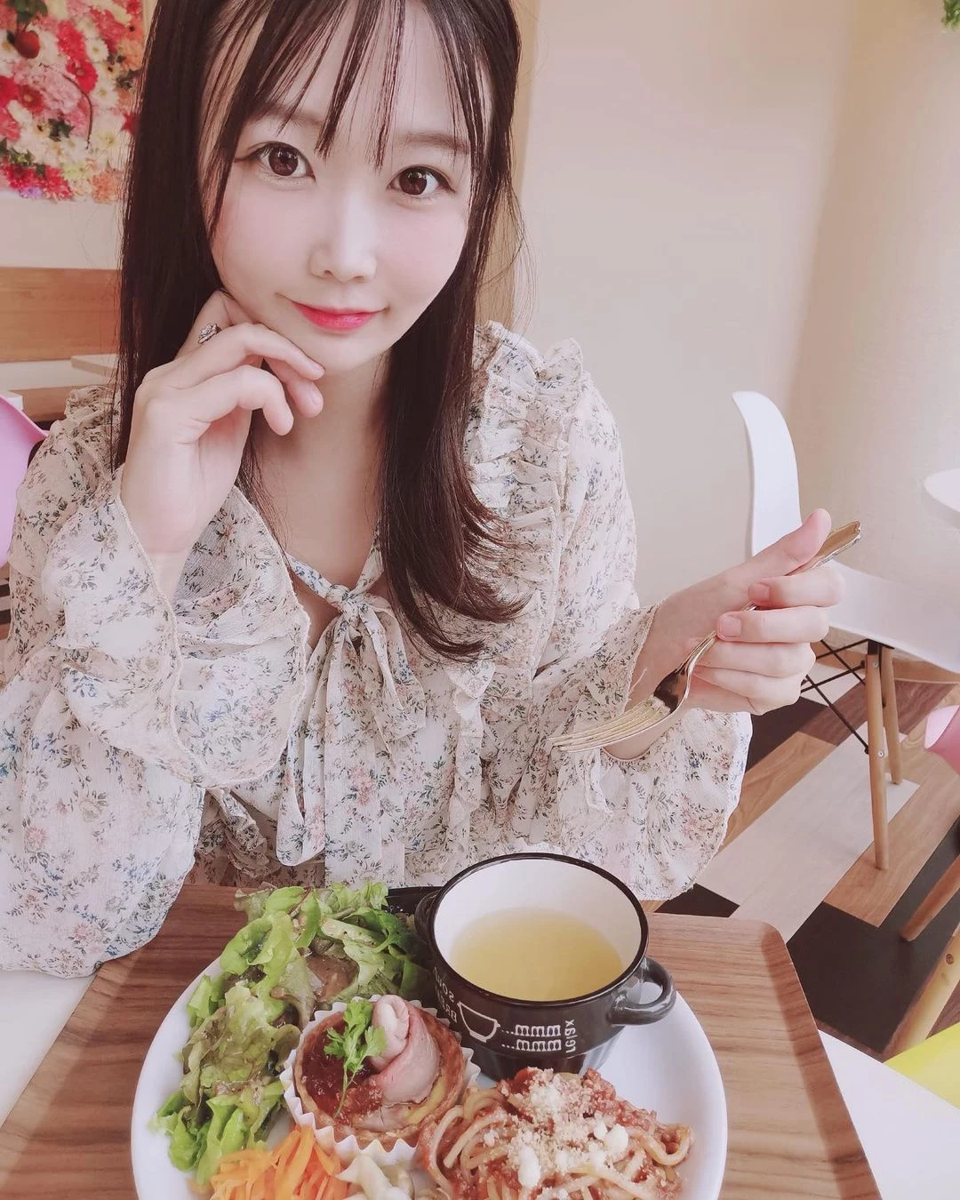  日韩混血妹杉菜 天使脸孔+魔鬼身材 ... 真让人蠢蠢欲动