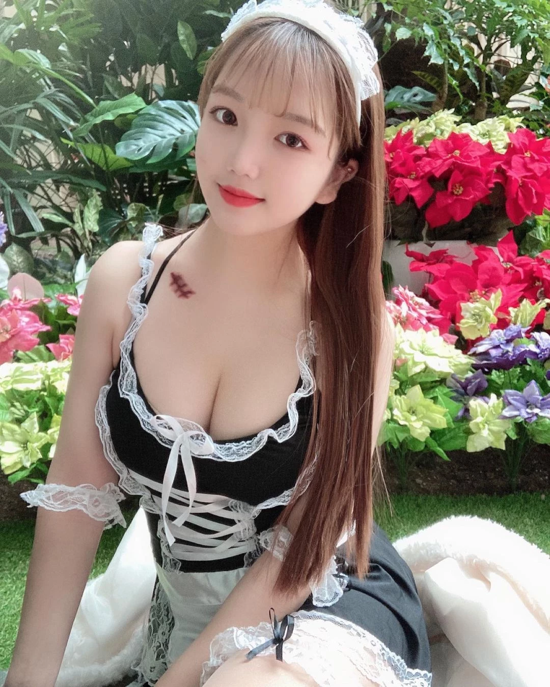  韩国爆乳妹윤블리 童颜外表下还藏白嫩长辈....搭配太梦幻 第2张
