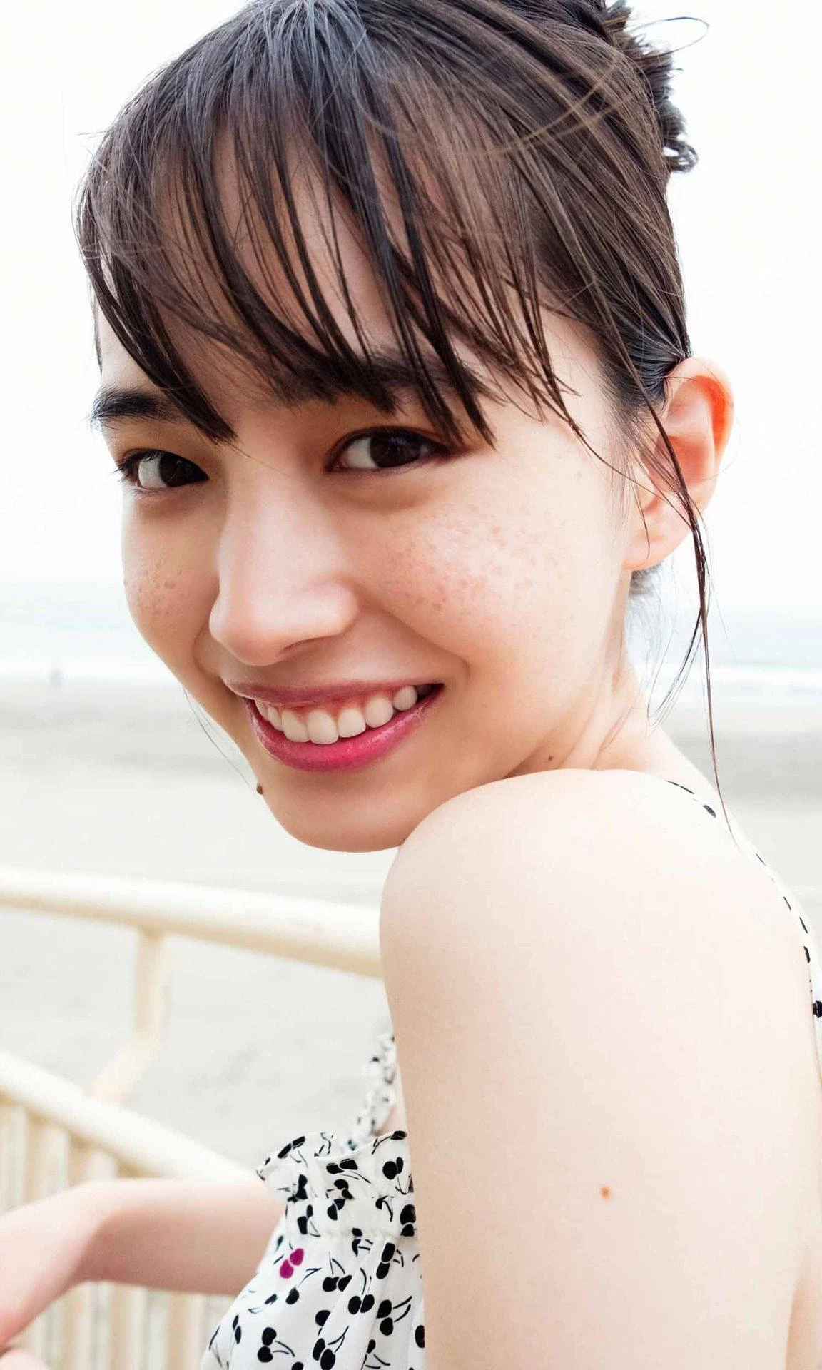  井桁弘恵 精緻五官下搭载「纤细白皙身材」 第7张