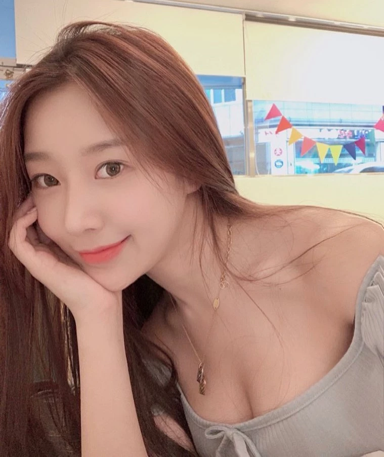  韩国巨乳妹김 수정 丰满上围吸睛程度直破表 第12张