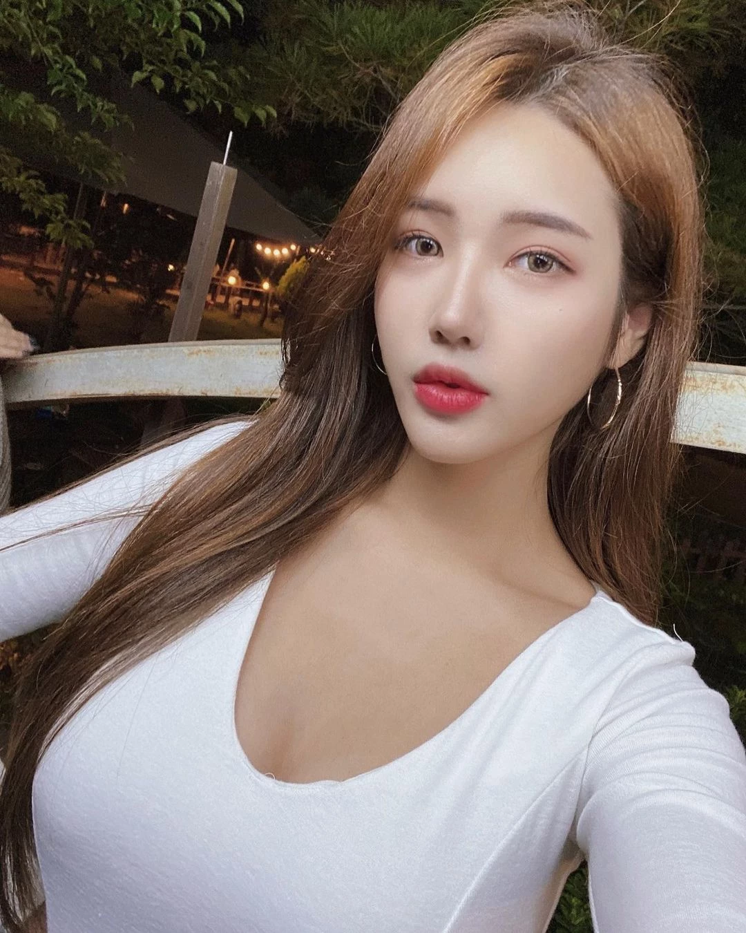 韩国火辣美女윤주 隐藏在衣服底下的大欧派喷发 第9张