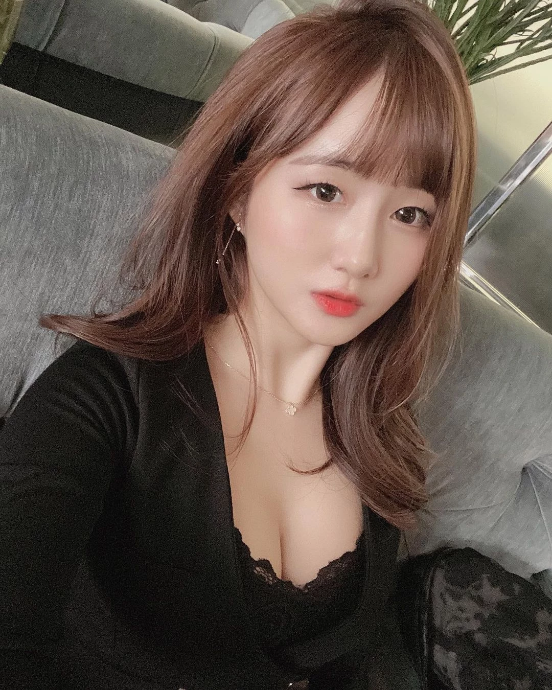  韩国模特한지나 白皙美乳这身材绝了.... 第1张