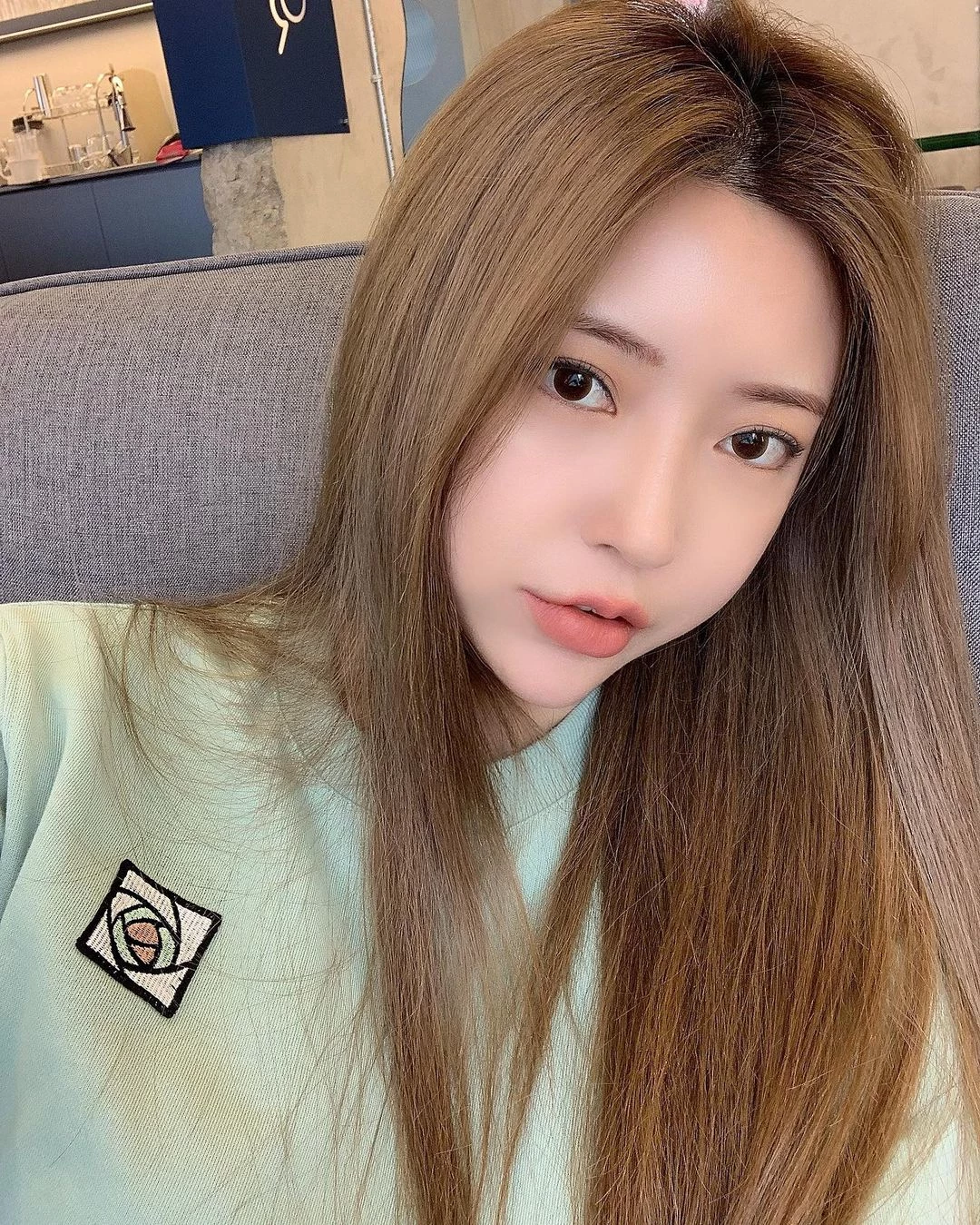  최소미 胸前竟超雄伟 让人看得目不转睛
