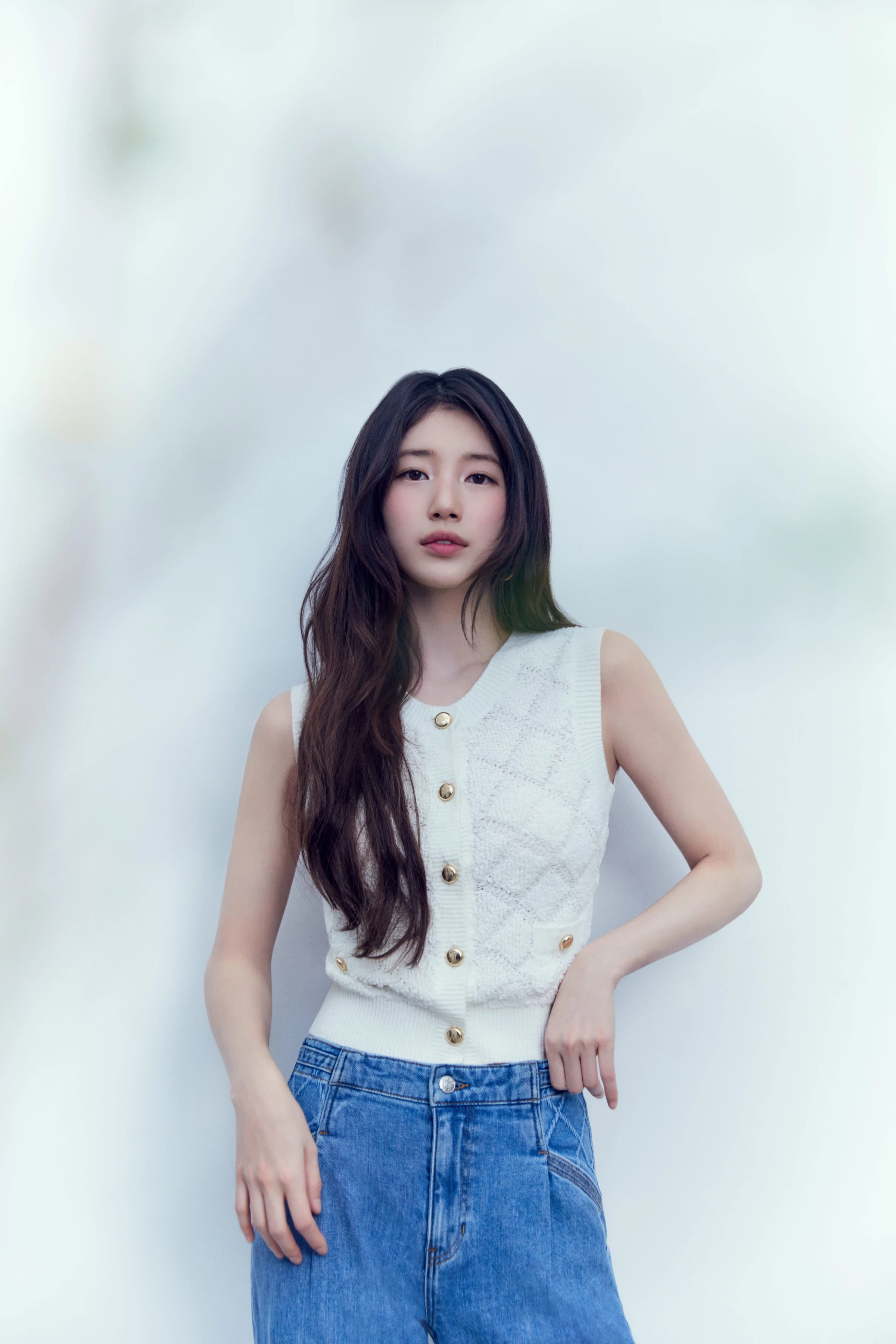  수지(SUZY) 게스 25SS 컬렉션 화보② 第7张