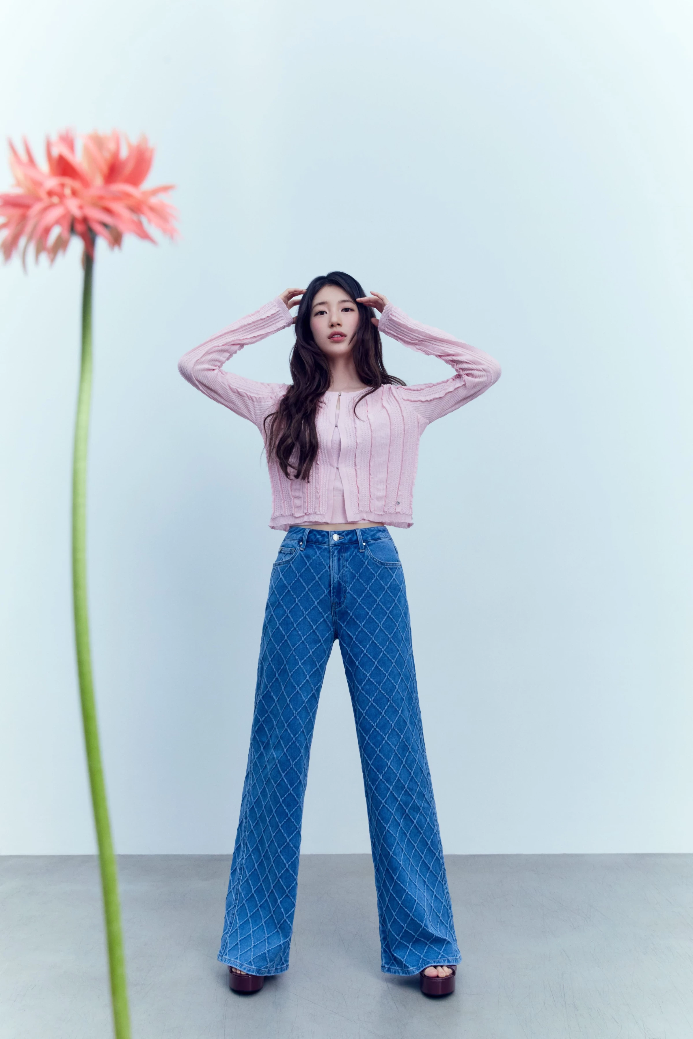  수지(SUZY) 게스 25SS 컬렉션 화보② 第6张