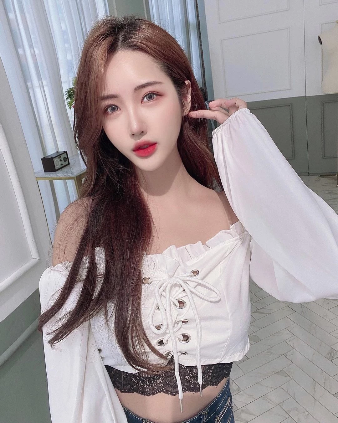  韩国火辣美女윤주 隐藏在衣服底下的大欧派喷发 第8张