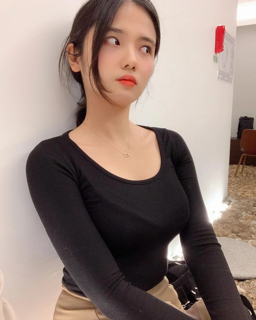  유주 「不用挤就有超深乳沟」...身材曲线一看就硬 第9张
