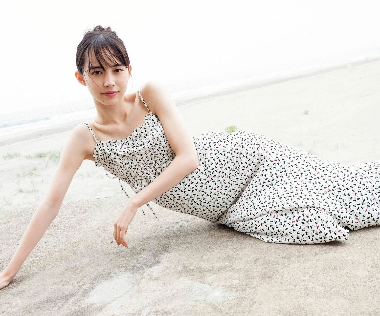  井桁弘恵 精緻五官下搭载「纤细白皙身材」 第4张