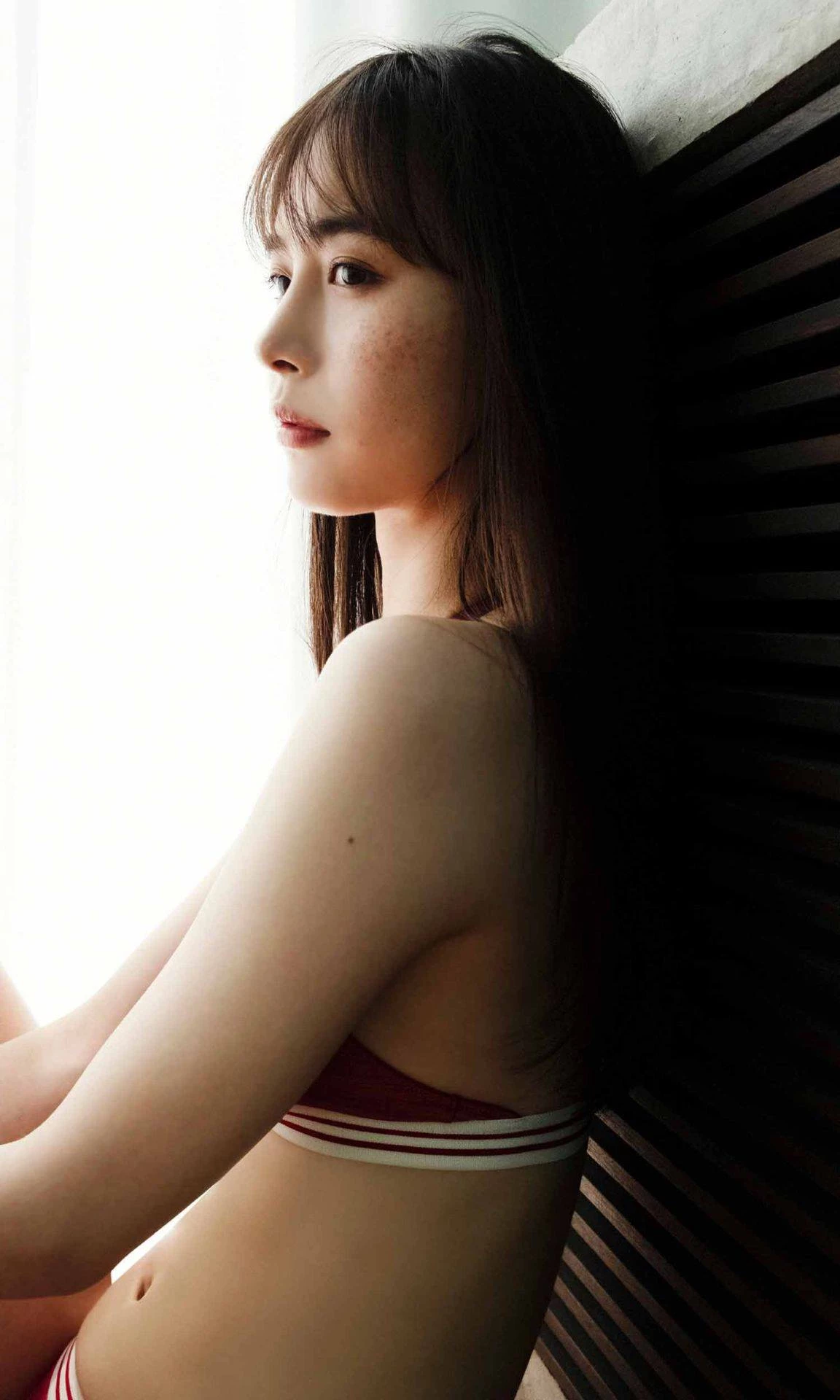  井桁弘恵 精緻五官下搭载「纤细白皙身材」 第26张