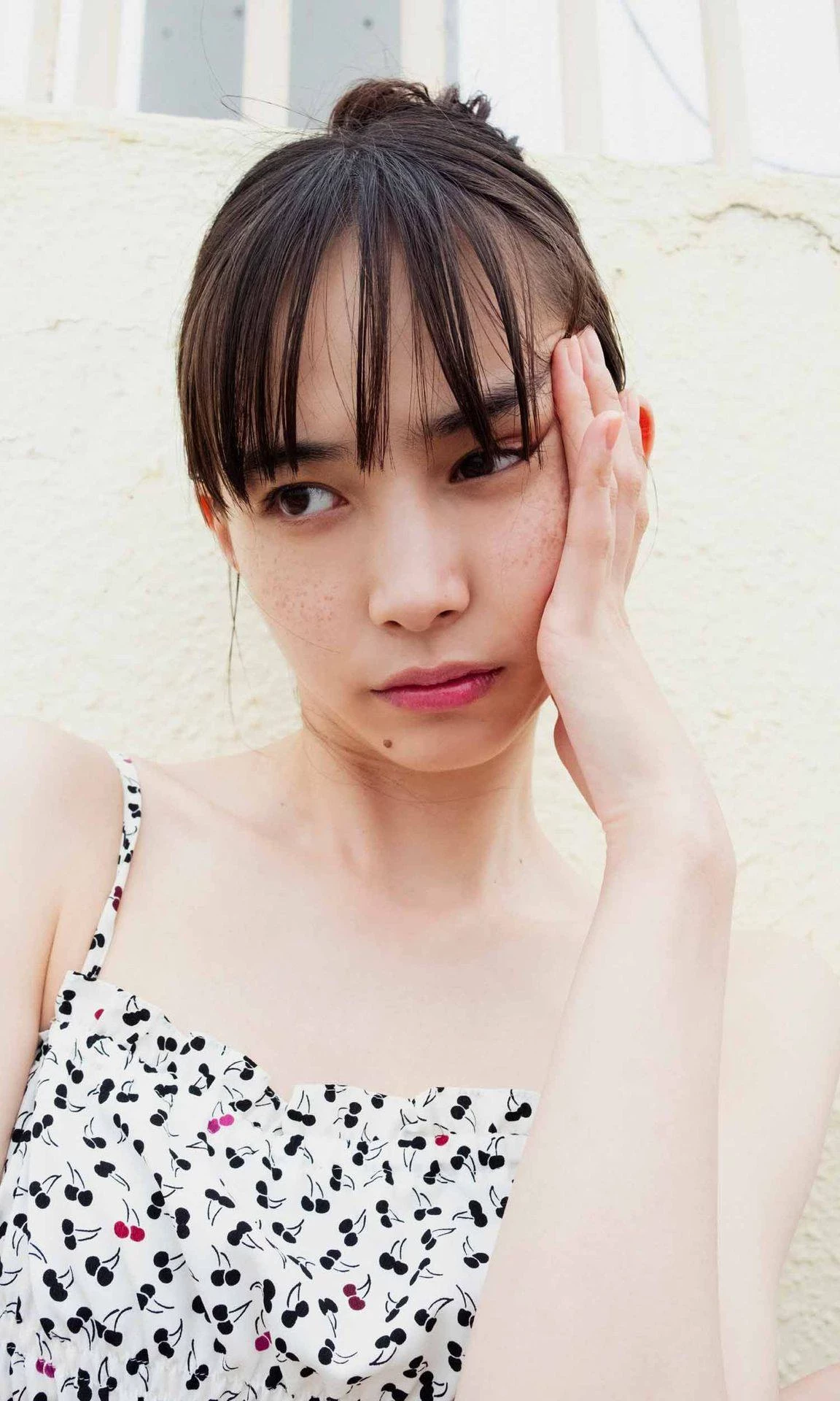  井桁弘恵 精緻五官下搭载「纤细白皙身材」 第6张