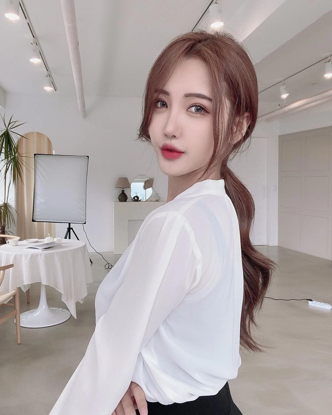  韩国火辣美女윤주 隐藏在衣服底下的大欧派喷发 第14张