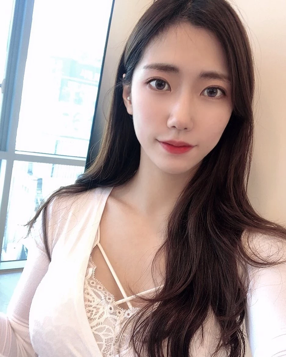  韩国妹아라 白白重重的乳量招来好多讚啊! 第10张