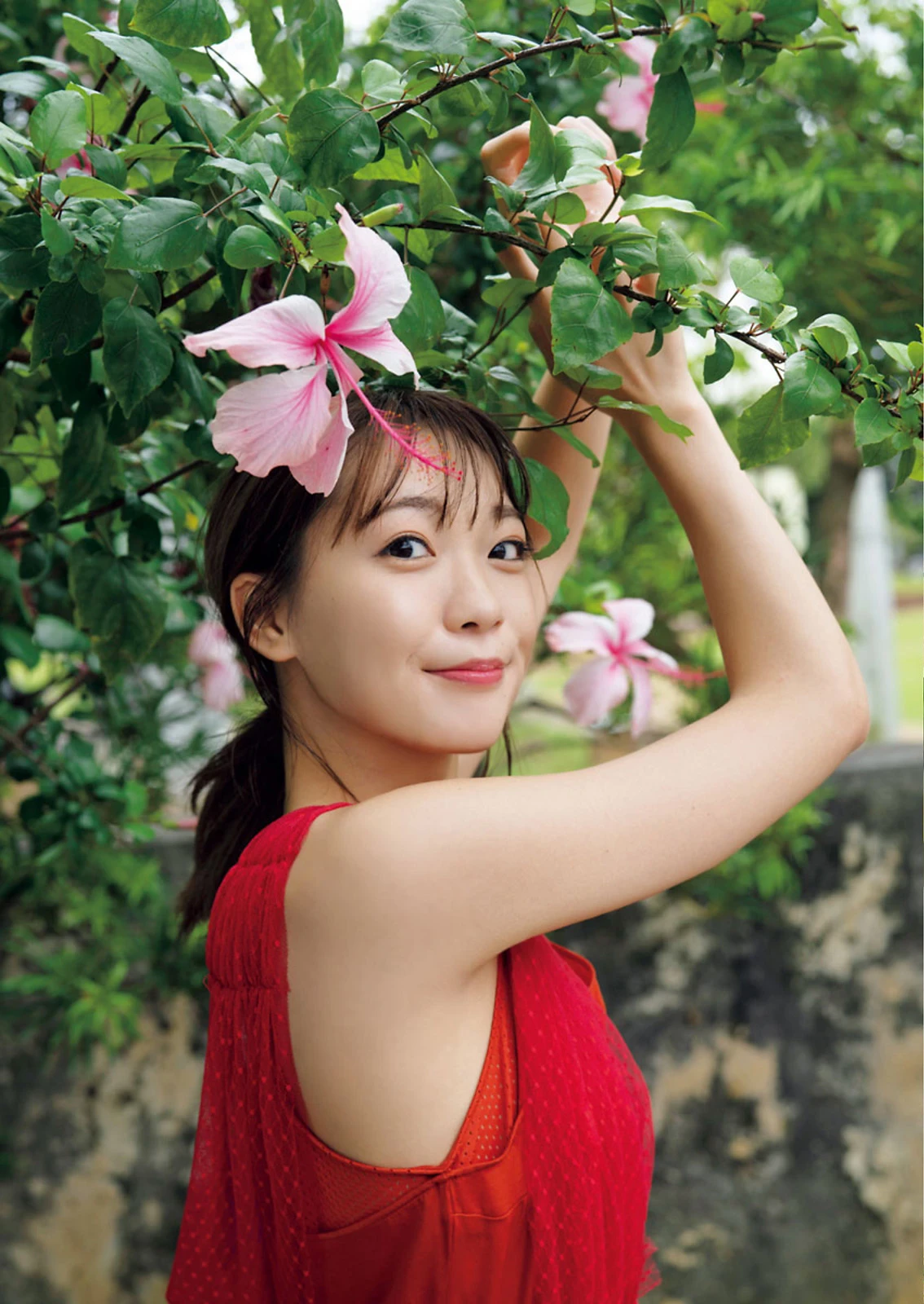  斉藤朱夏 性感大露「白皙美背」有够诱人！ 第3张