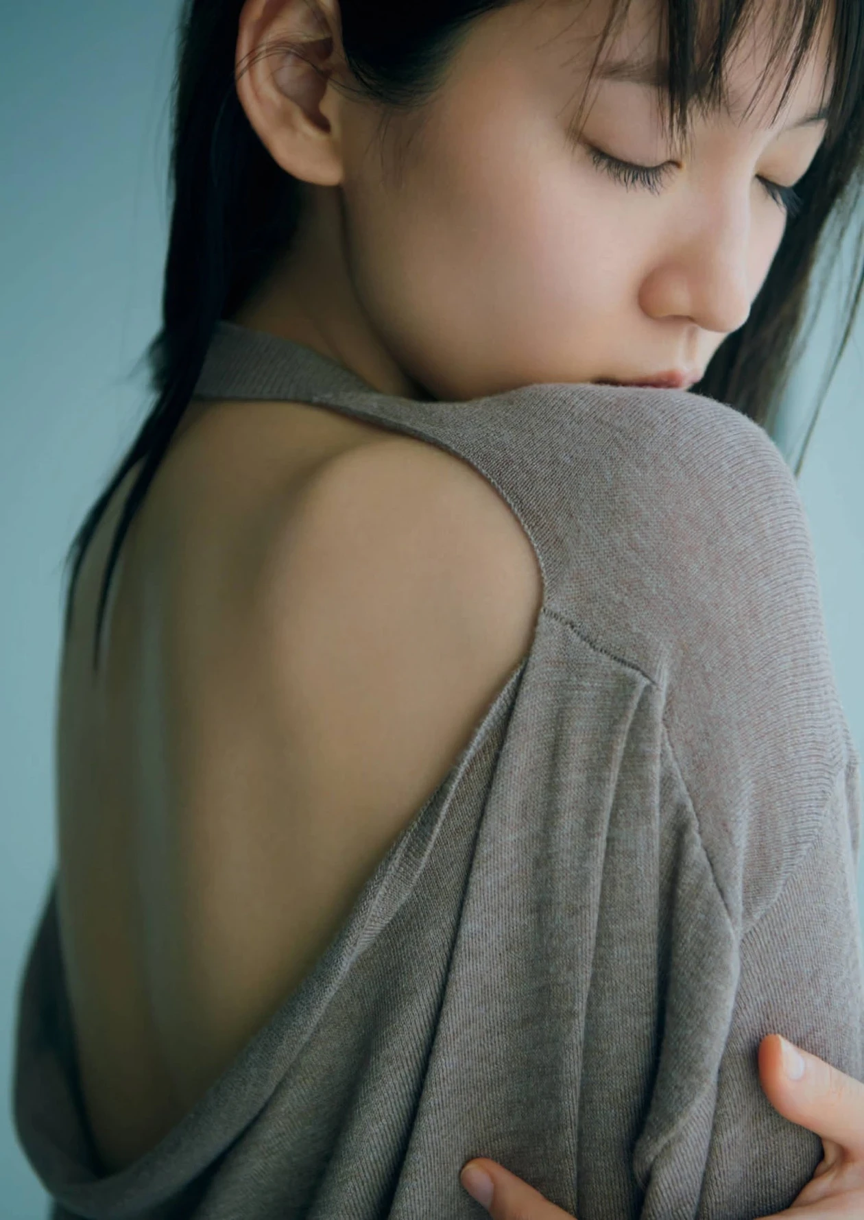  吉冈里帆 秀出唯美身材曲细...网友讚不绝口！ 第4张
