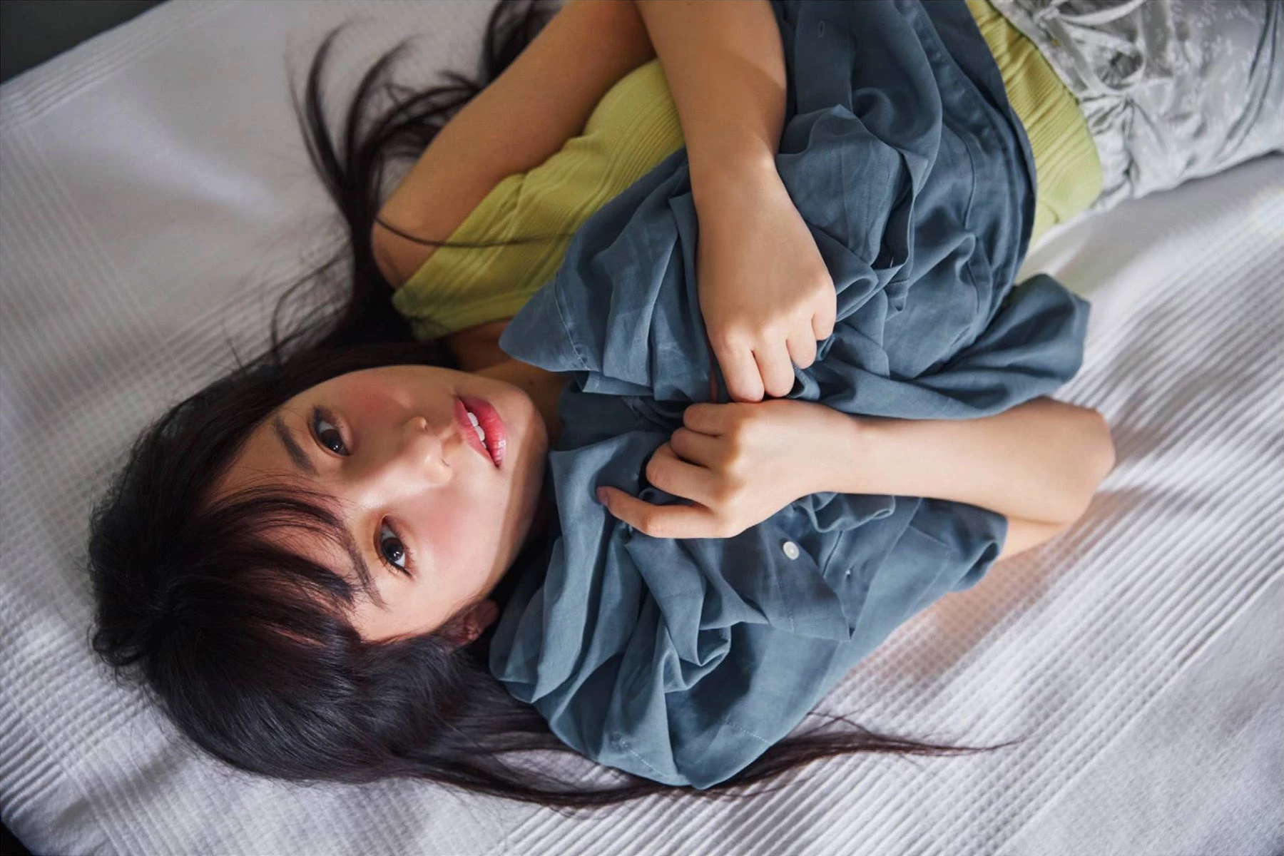  Platinum FLASH Vol.13 日向坂46 齐藤京子 雨上がり、君に虹が降る。 第7张
