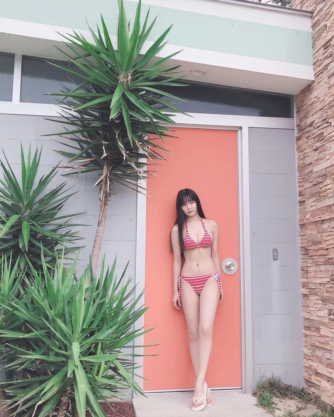  才刚满18岁的 写真女星 吉泽遥奈 这暴力身材真的受不鸟 第2张