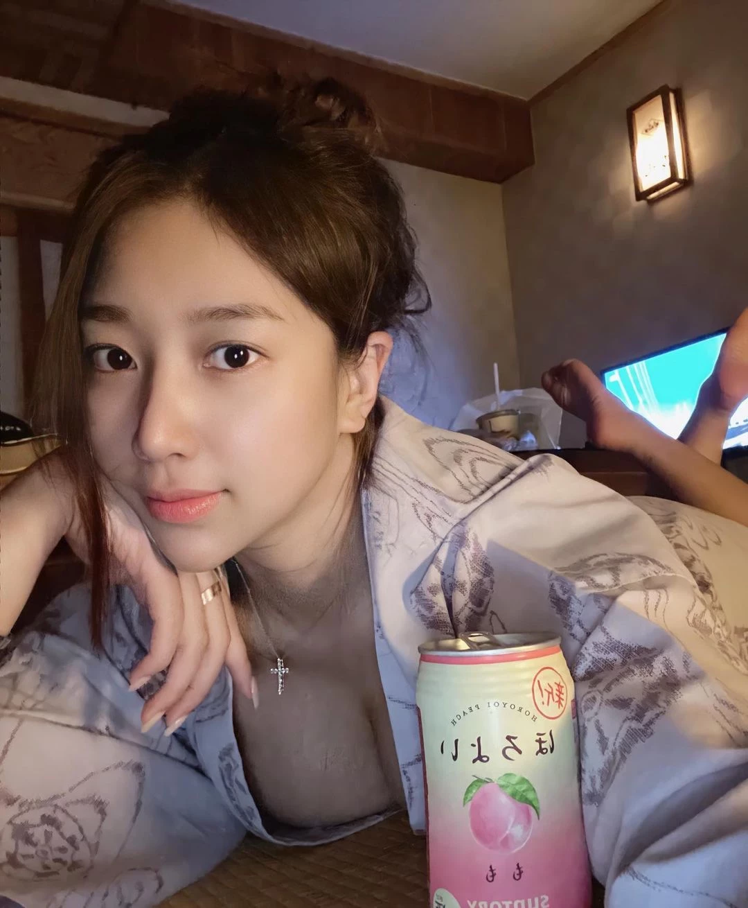  김 수정 Crystal Kim 深沟太诱人....乳量大到差点蹦出！ 第11张
