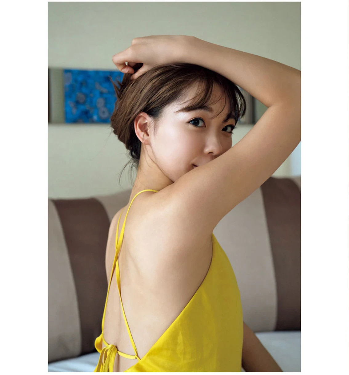  斉藤朱夏 性感大露「白皙美背」有够诱人！ 第15张