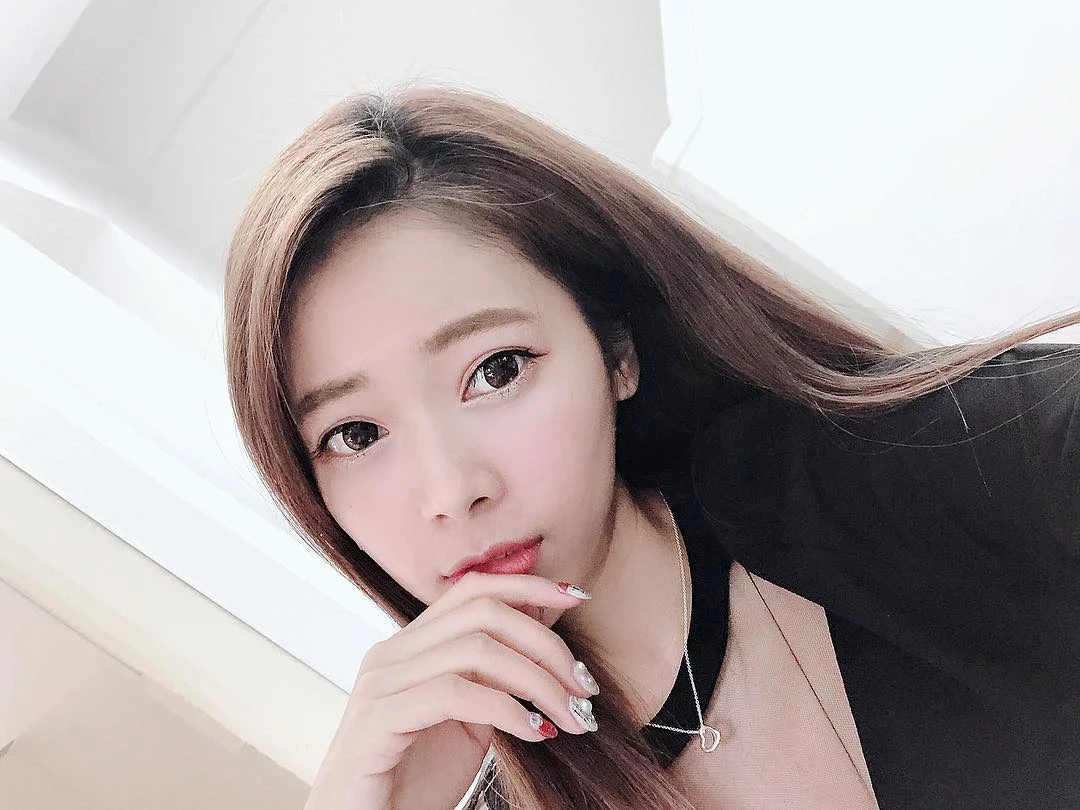  香香 「浑圆美乳」呼之慾出...身材太性感 第14张