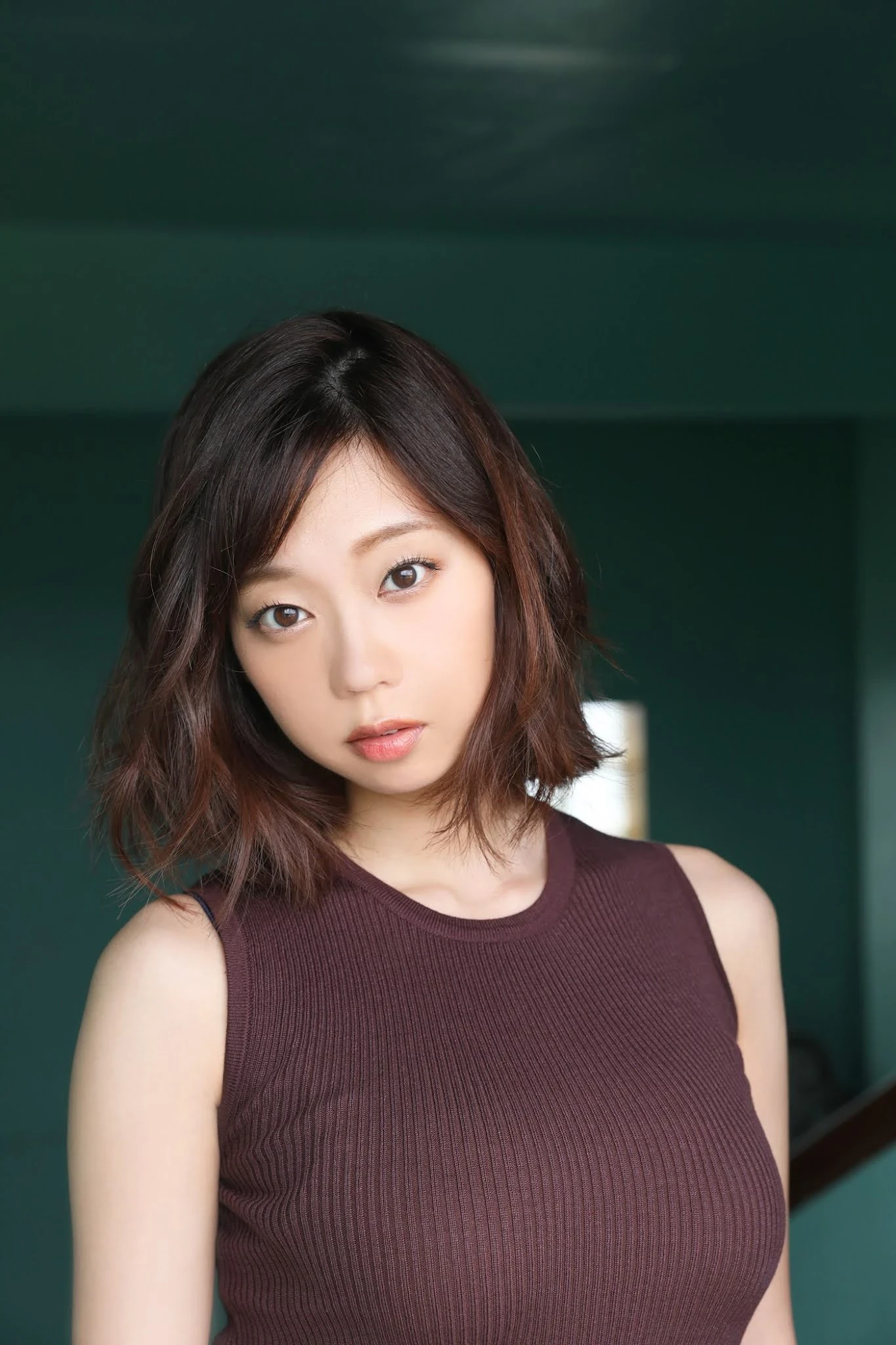  青山ひかる「水汪汪大眼+嫩白美胸」太养眼：不能专心 第9张