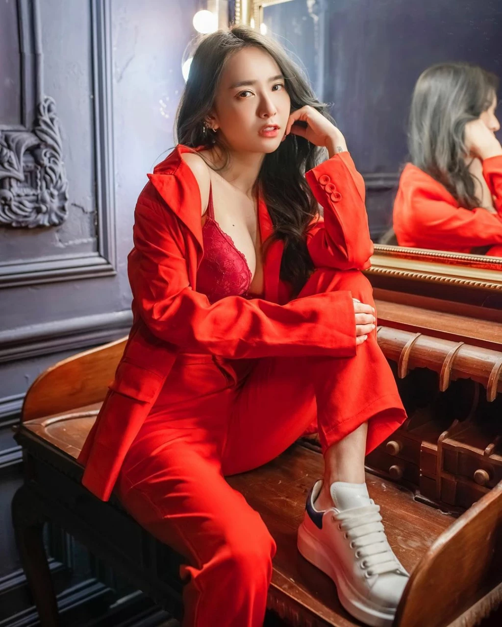  红衣小女孩 都这么大啦，来叔叔抱一个～ 第5张