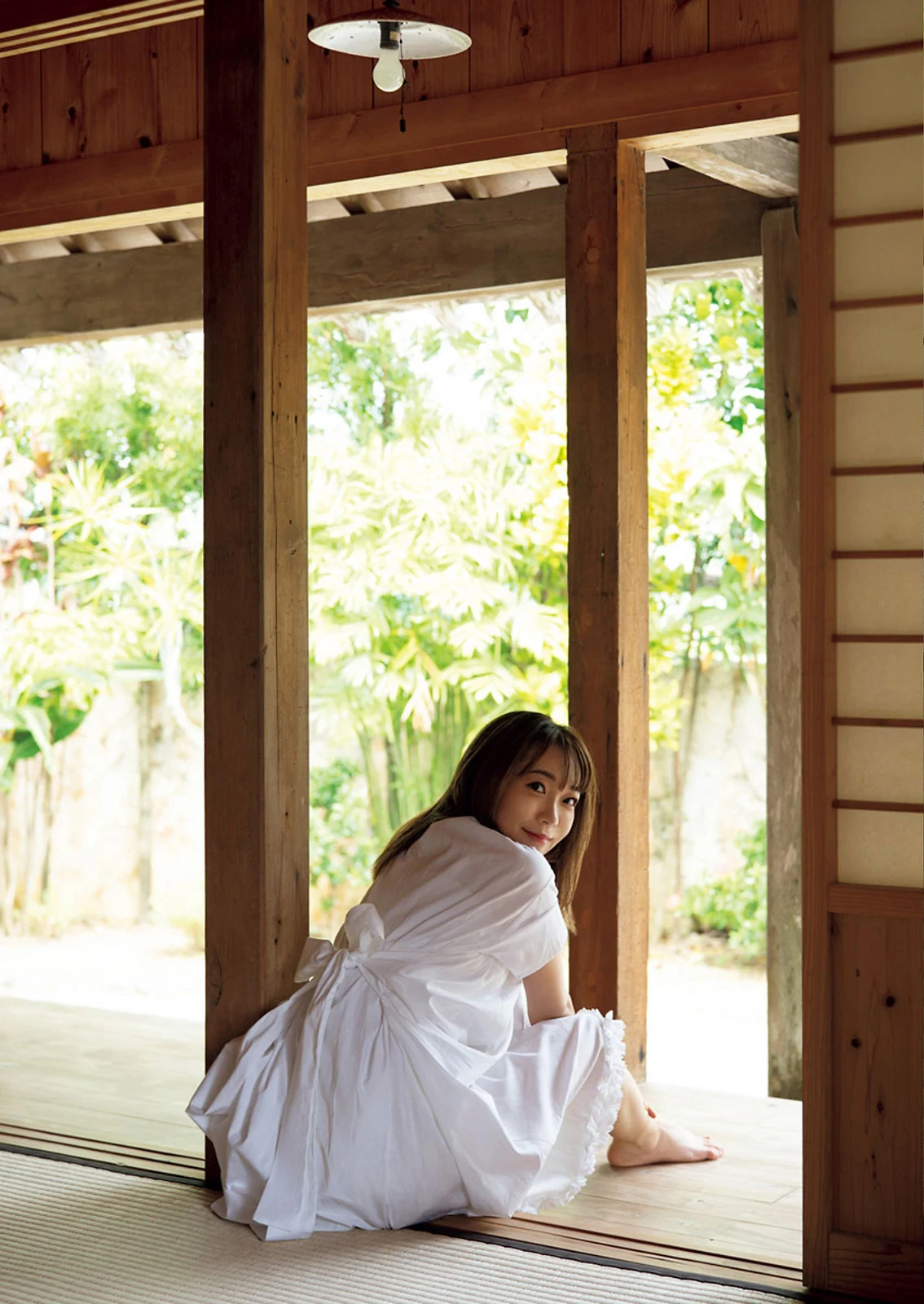  斉藤朱夏 性感大露「白皙美背」有够诱人！ 第8张