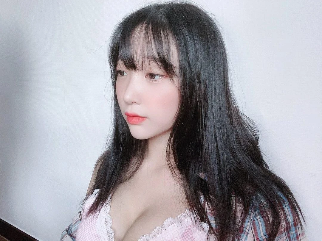  강인경(卿卿) 清纯脸蛋有着「嫩白极品美乳」网看嗨！ 第8张