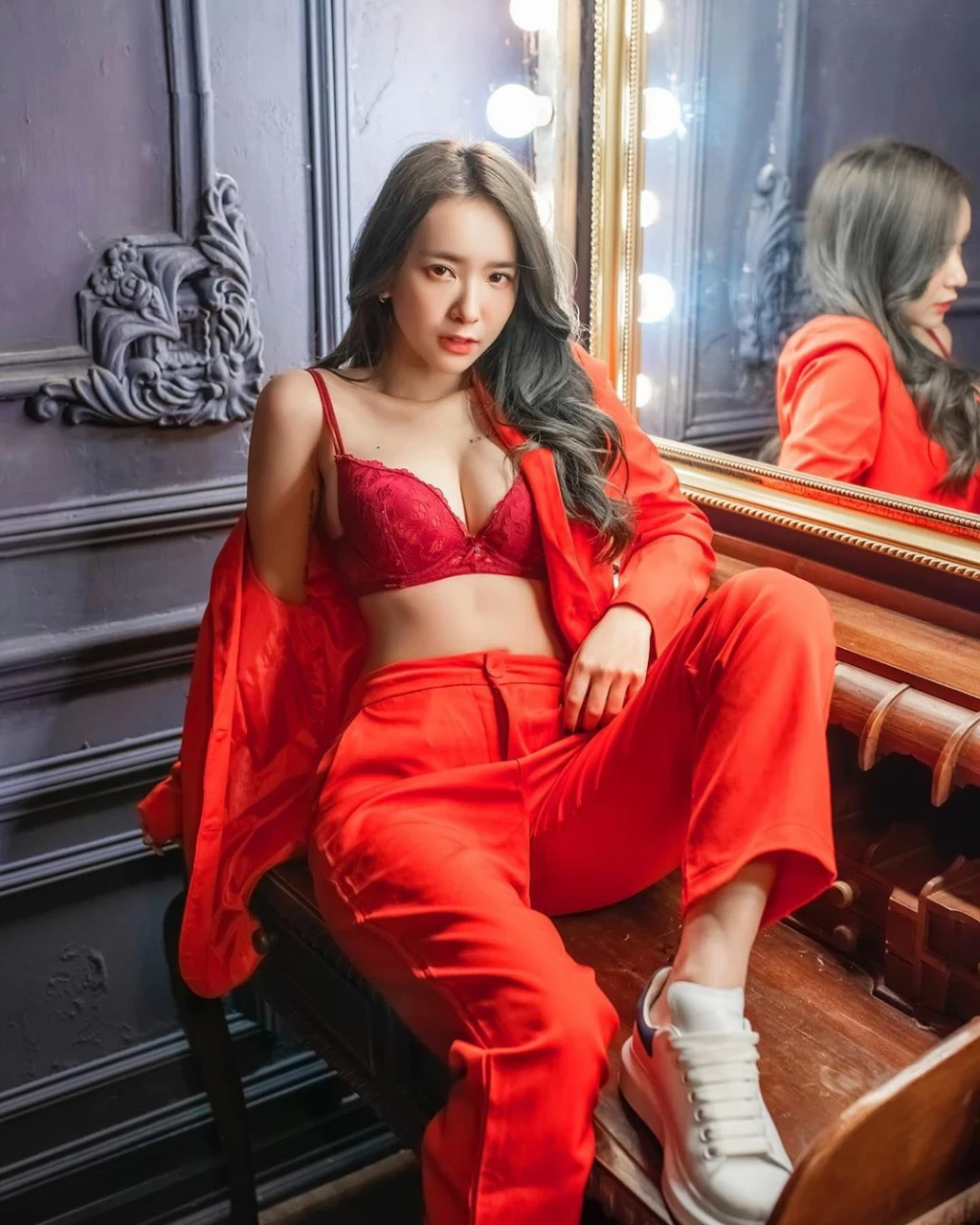  红衣小女孩 都这么大啦，来叔叔抱一个～ 第7张