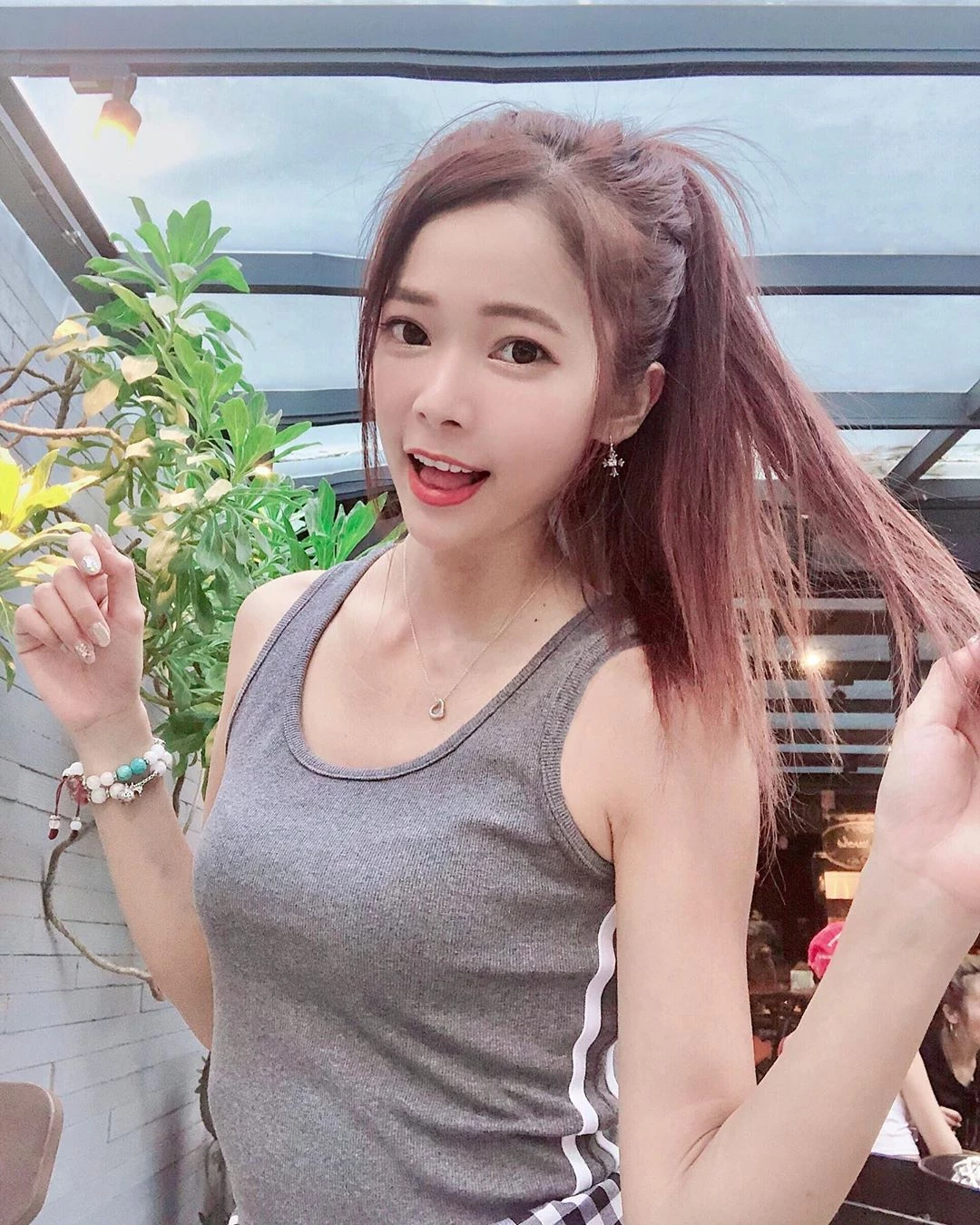  香香 「浑圆美乳」呼之慾出...身材太性感 第3张